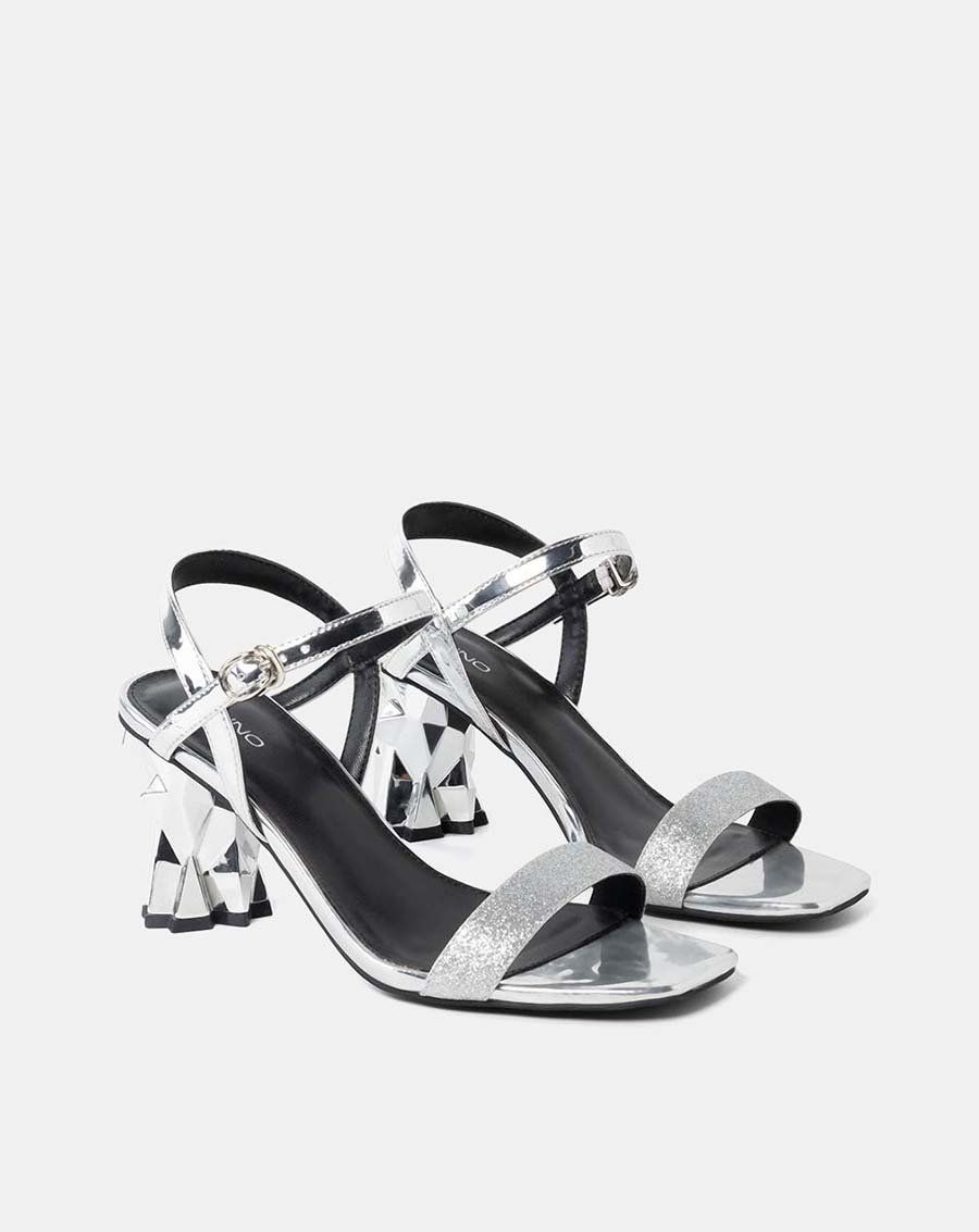 Giày sandal gót hình học