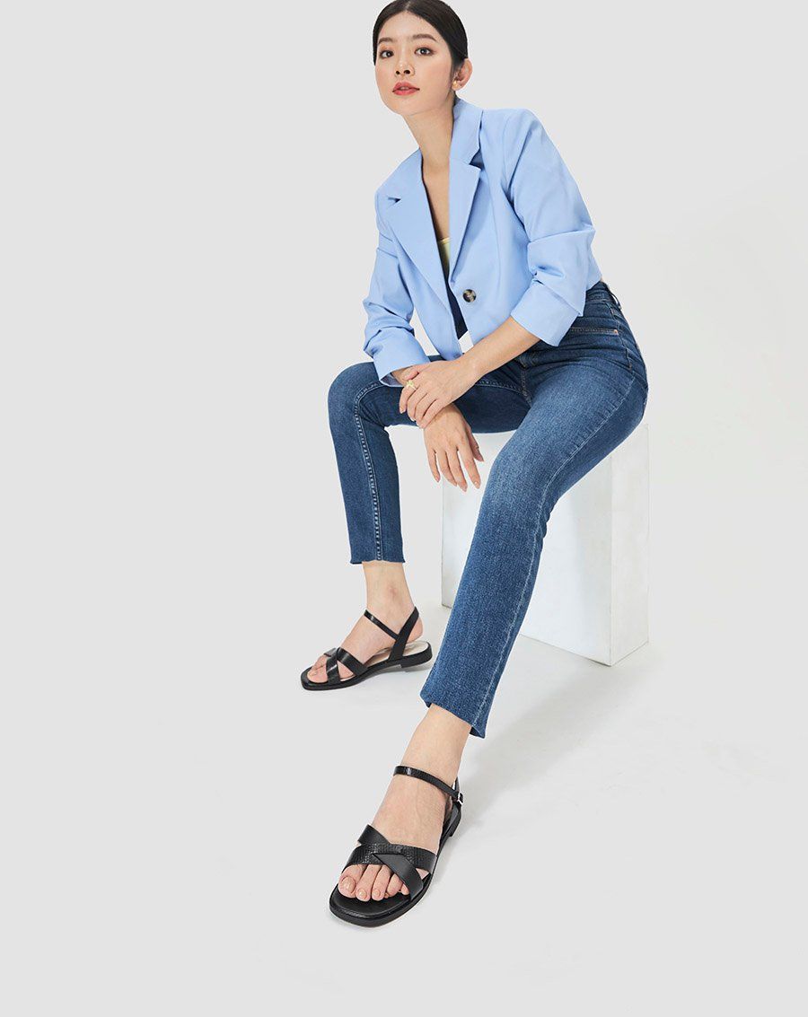 Giày sandal bệt quai chéo