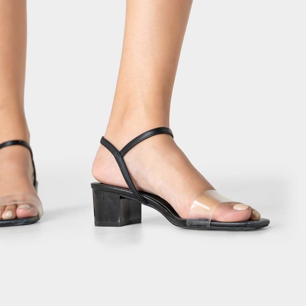 Giày sandal mũi vuông quai trong
