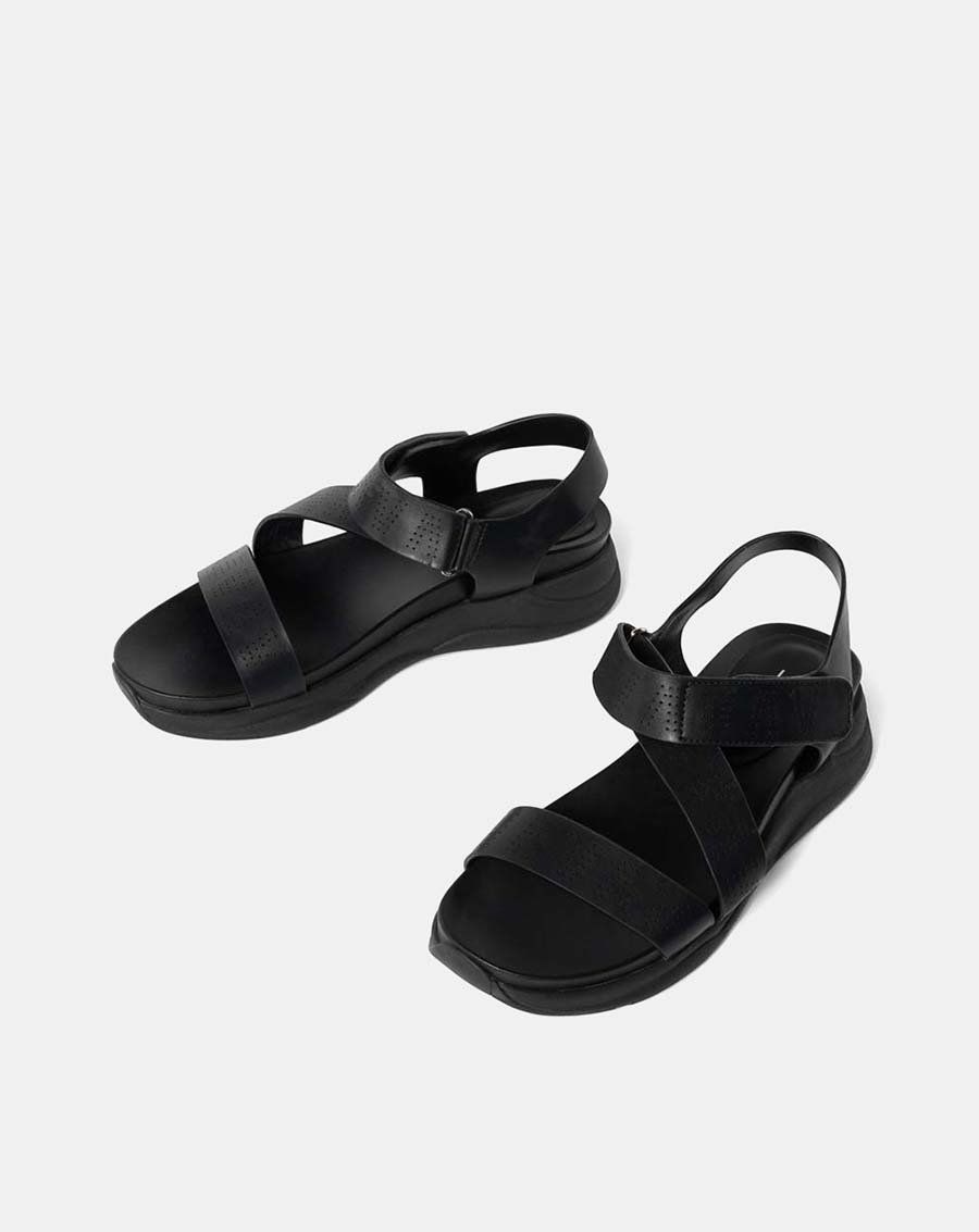 Giày sandal đế thể thao cắt laser