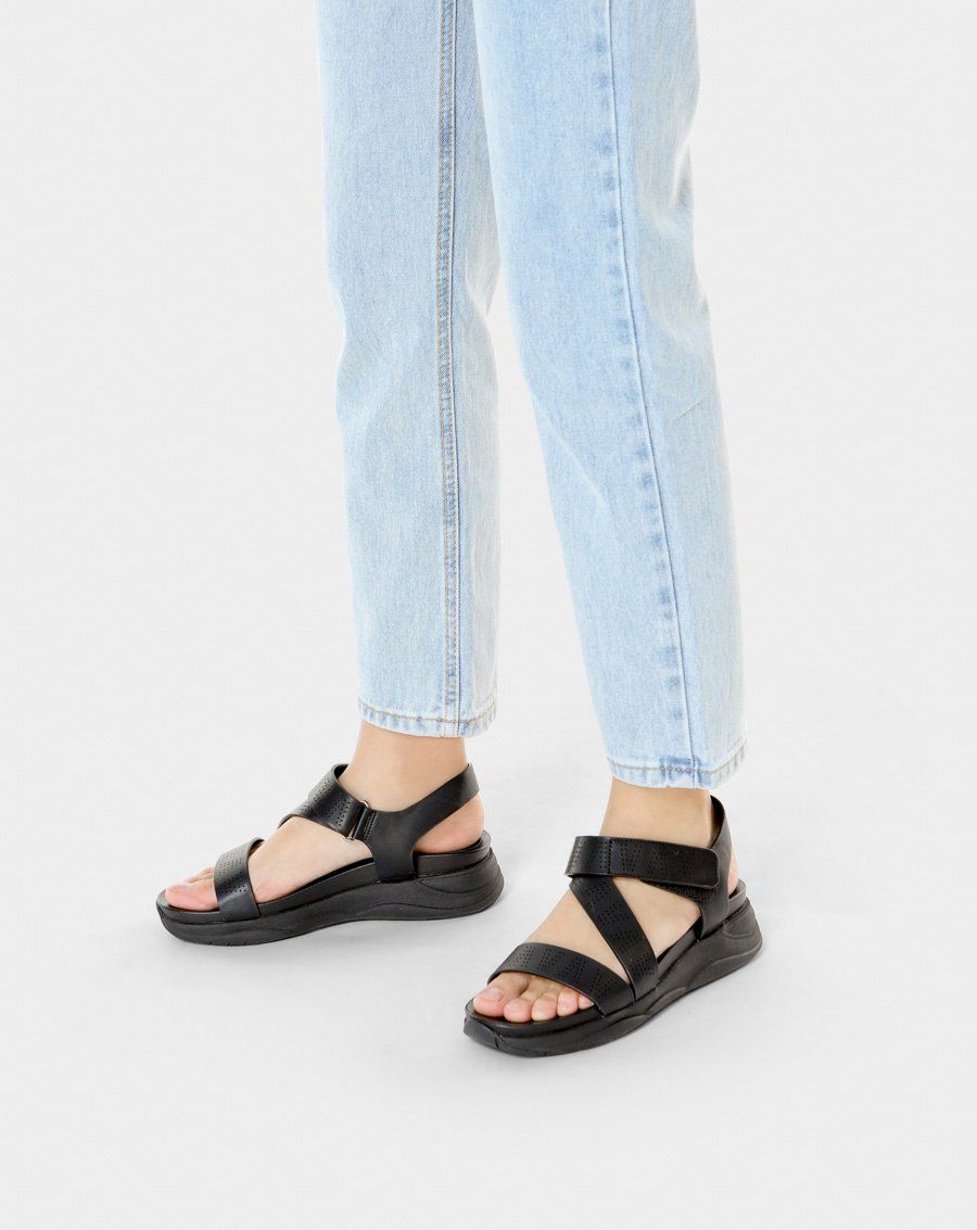 Giày sandal đế thể thao cắt laser
