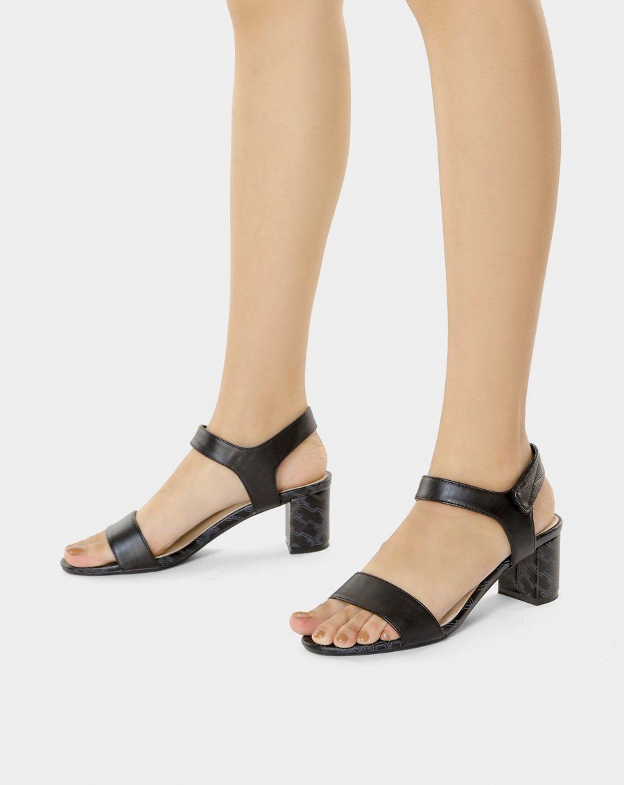 Giày sandal họa tiết Monogram