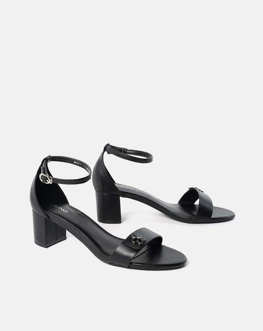 Giày sandal gót vuông đính hoa trang trí