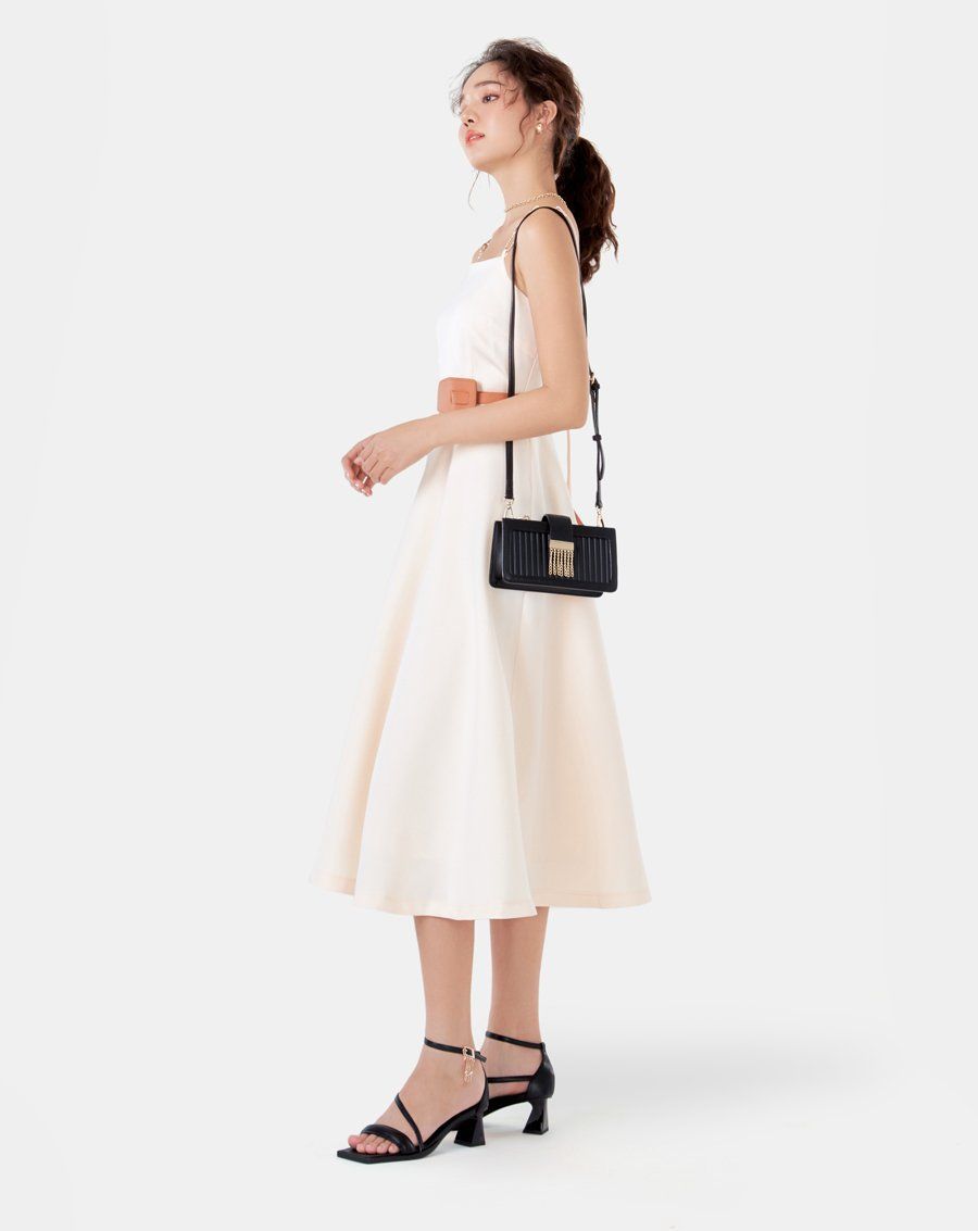 Túi xách nhỏ buckle flap trang trí khóa tua rua