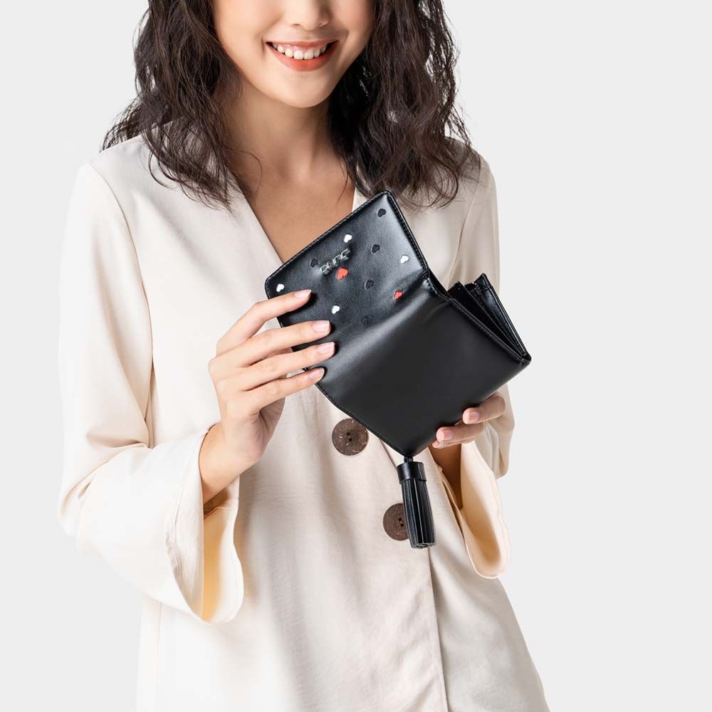Ví cầm tay trang trí hoạ tiết trái tim VI110
