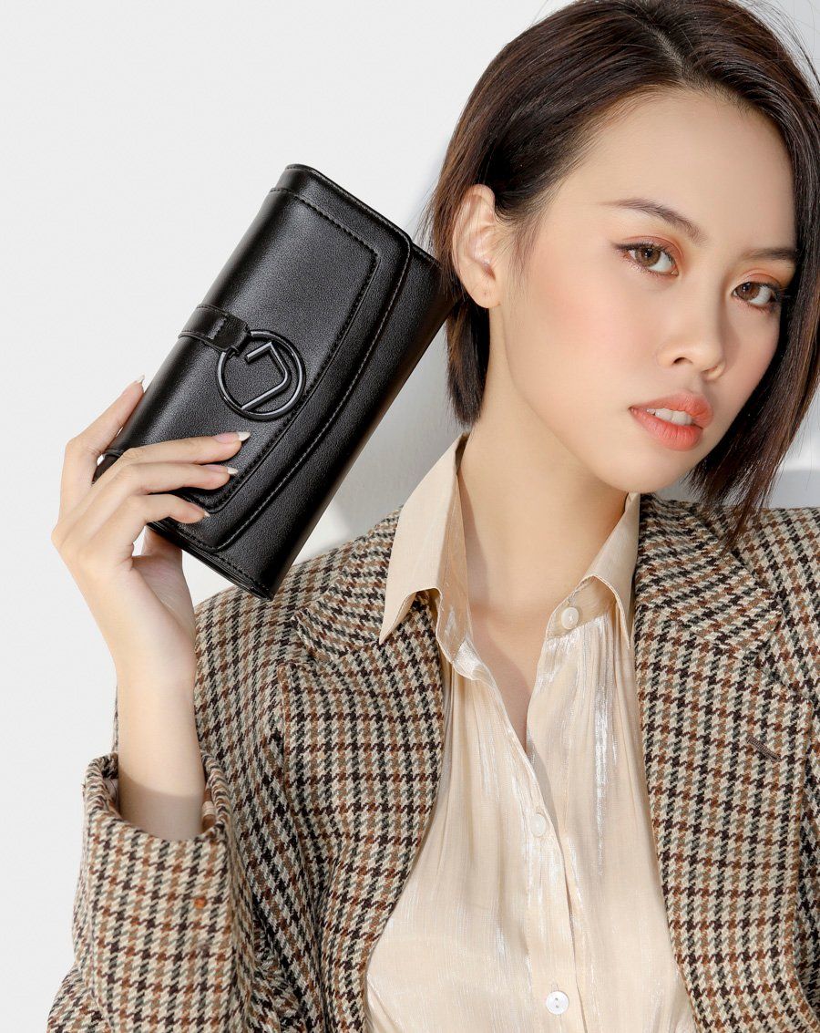 Ví cầm tay khóa chữ J