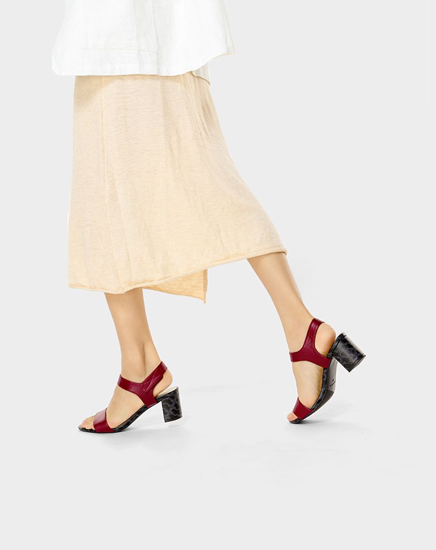 Giày sandal họa tiết Monogram