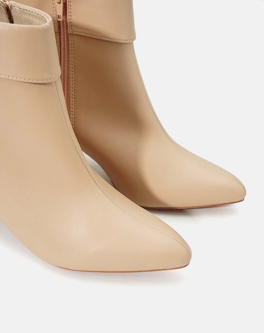 Giày boot gót vuông viền cổ chân