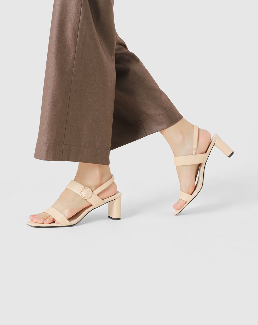 Giày sandal mũi vuông quai ngang