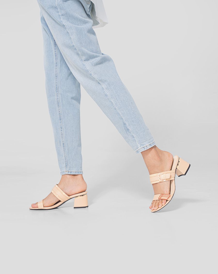 Giày sandal gót vuông viền kim loại