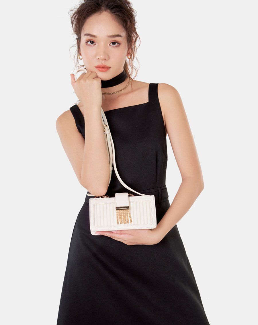 Túi xách nhỏ buckle flap trang trí khóa tua rua