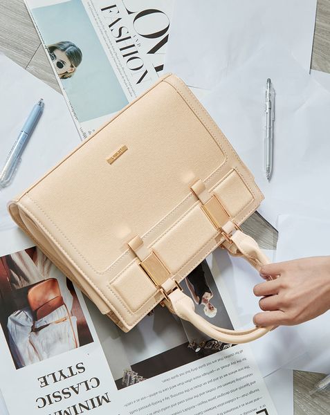 Túi Xách Trung Phối Tay Cầm Cách Điệu