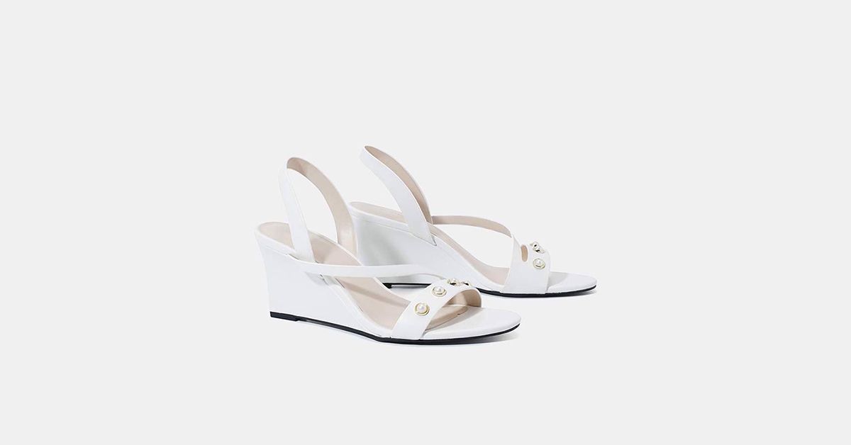 Giày sandal đế xuồng đính hạt trang trí
