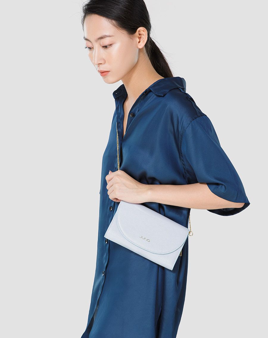 Ví cầm tay màu trendy