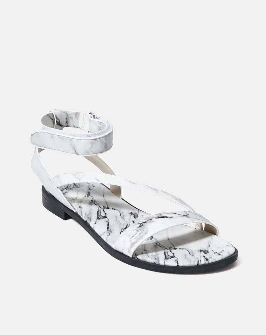 Giày sandal bệt quai ngang