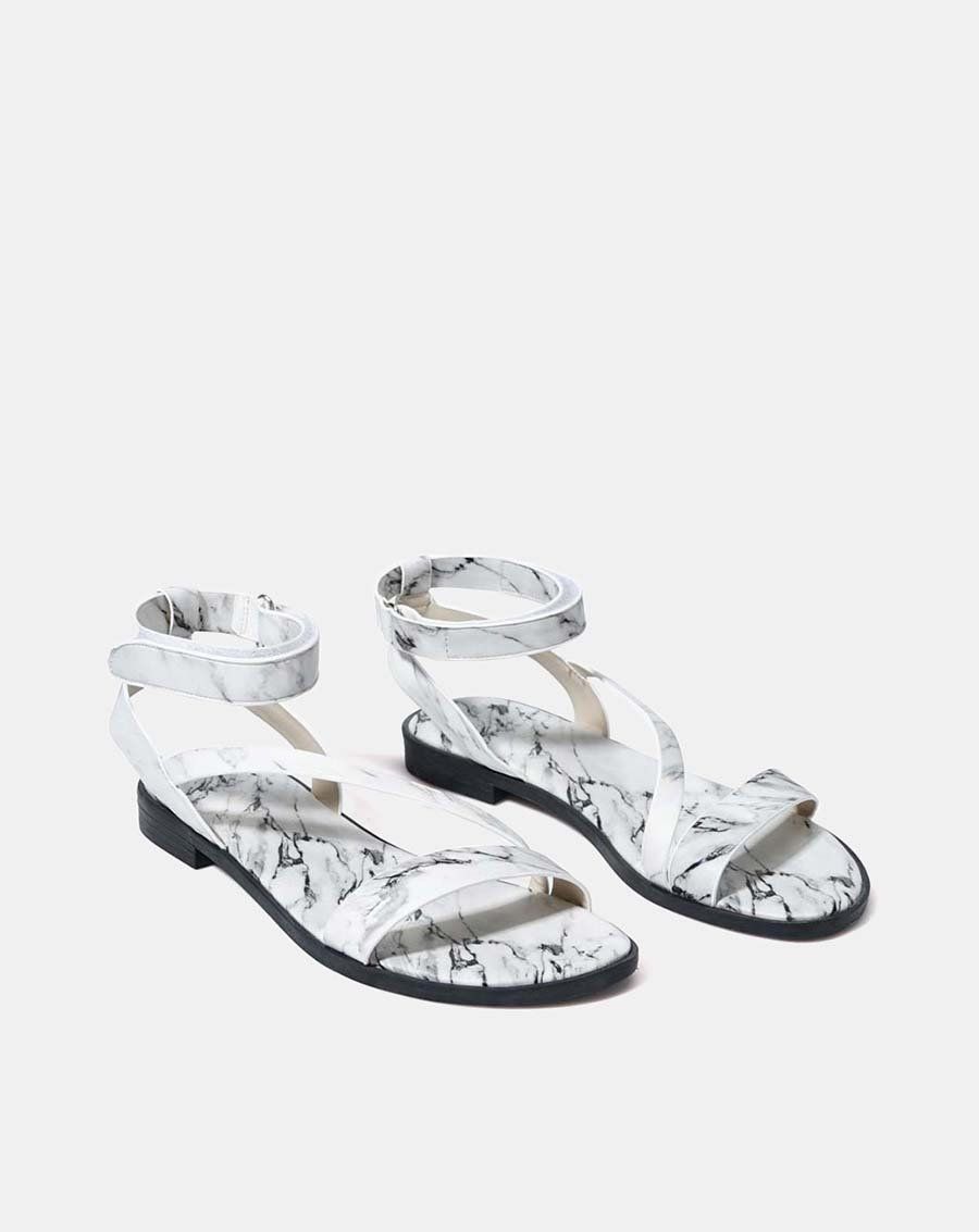 Giày sandal bệt quai ngang