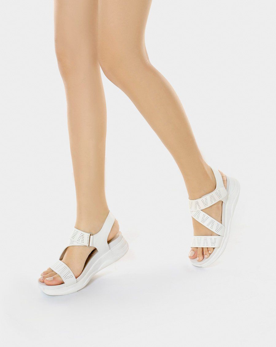 Giày sandal đế thể thao cắt laser