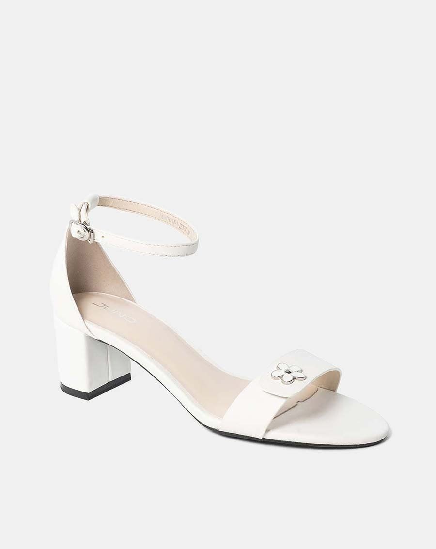 Giày sandal gót vuông đính hoa trang trí