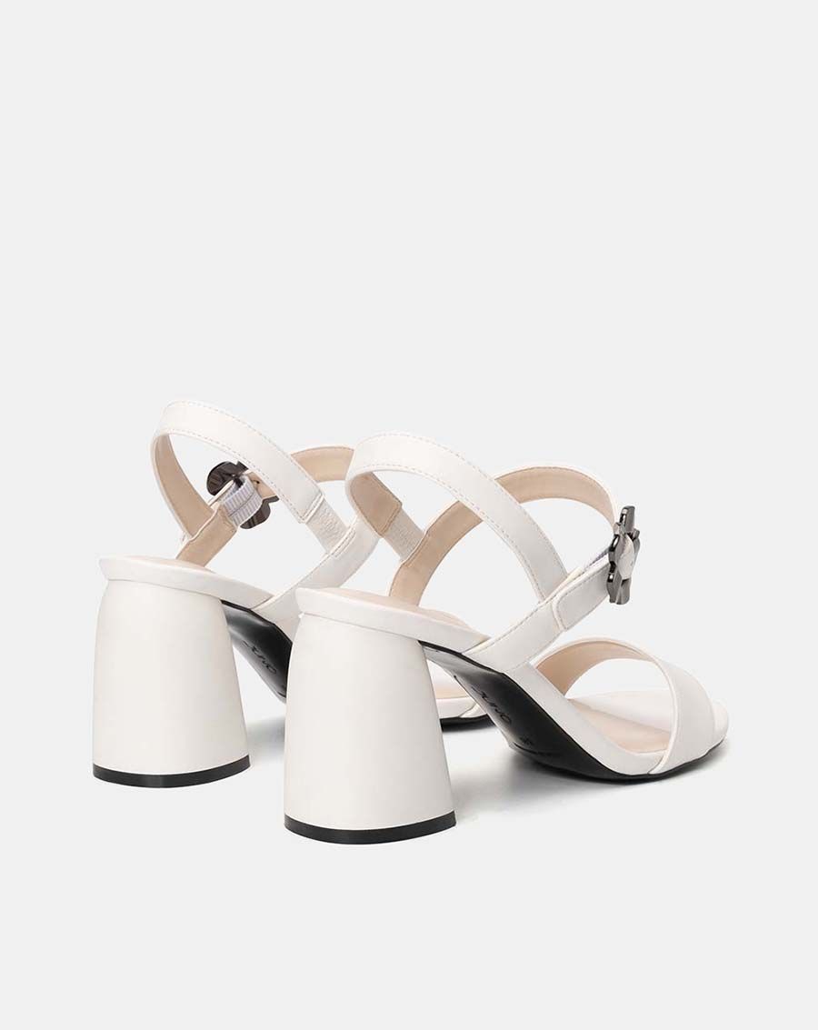 Giày sandal gót thô hoa trang trí