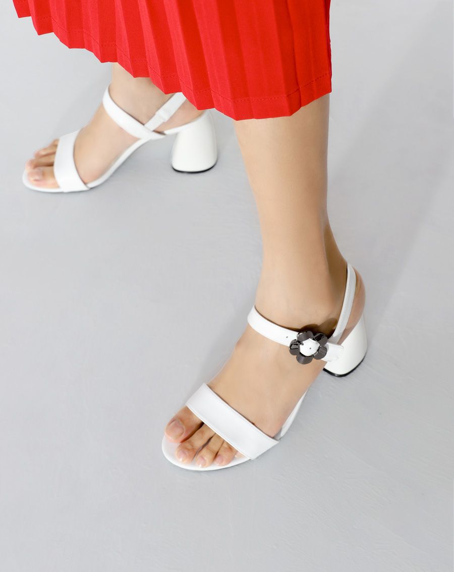 Giày sandal gót thô hoa trang trí