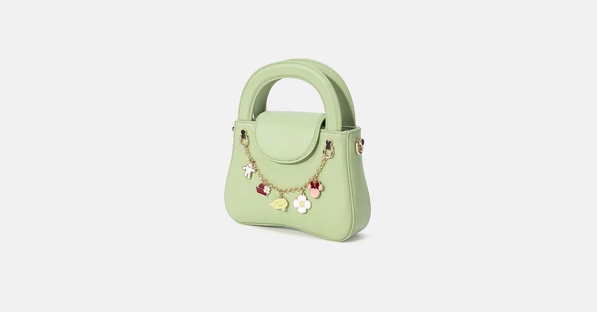 Túi xách nhỏ Minnie gắn charm minnie