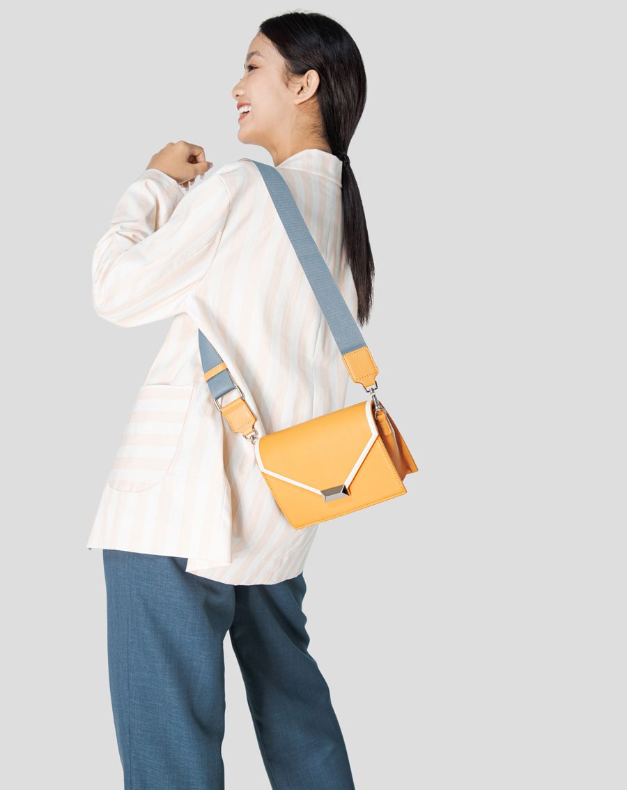 Túi xách nhỏ trang trí viền