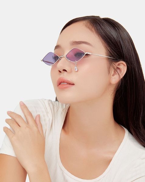 Mắt kính rhombus watery eyes