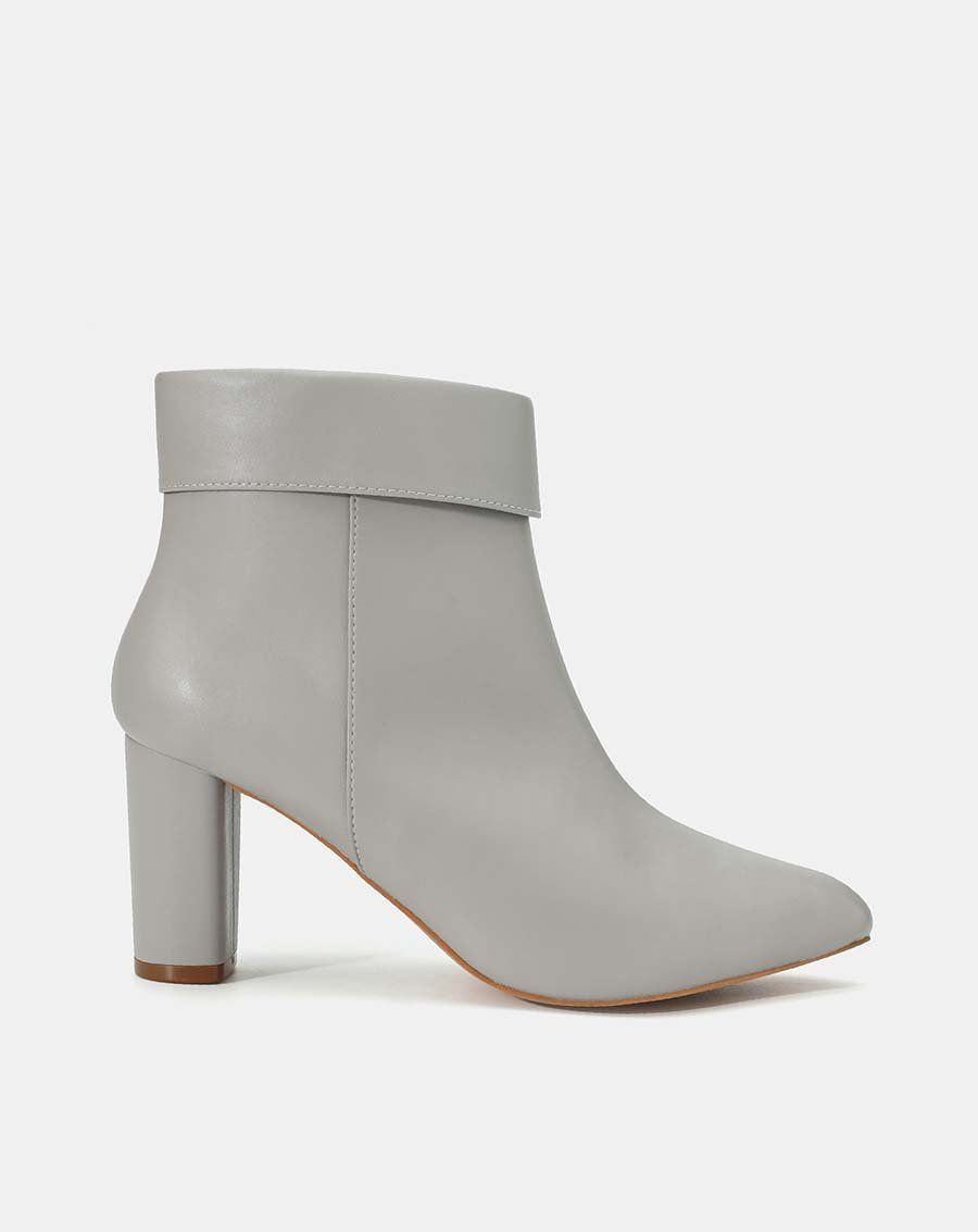 Giày boot gót vuông viền cổ chân