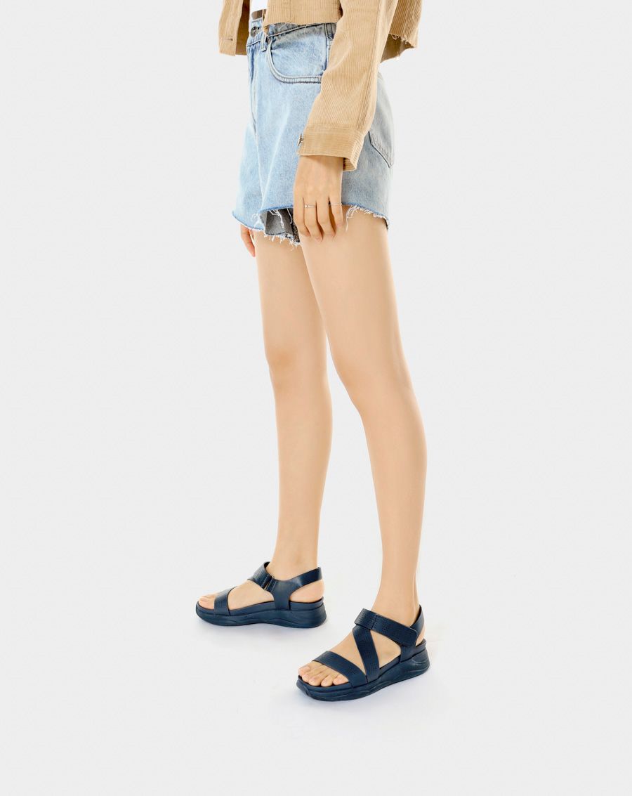 Giày sandal đế thể thao cắt laser