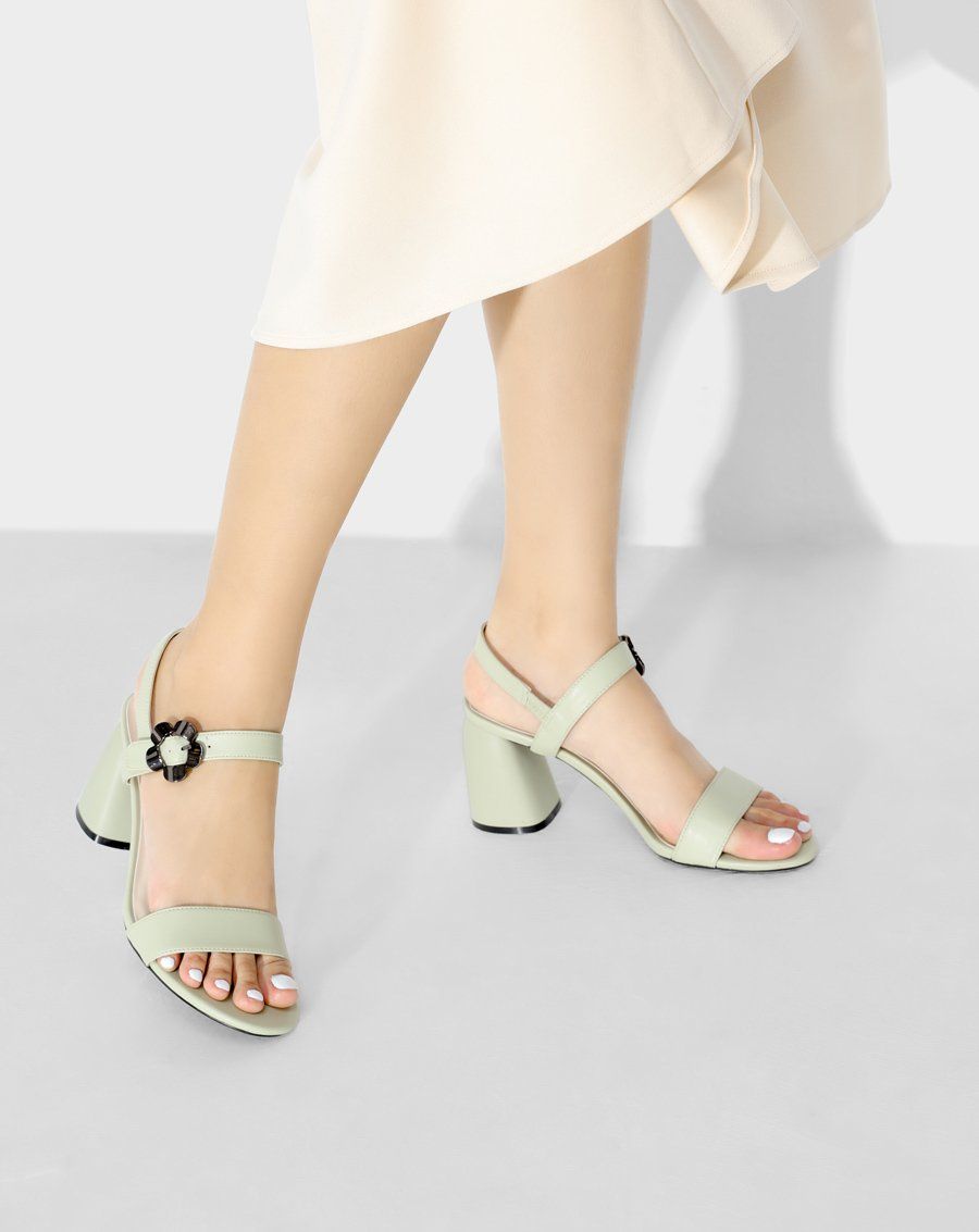 Giày sandal gót thô hoa trang trí