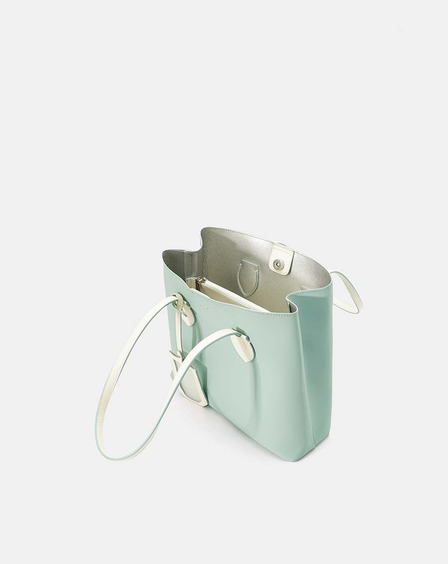 Túi xách lớn 2 tông màu gắn charm trong suốt