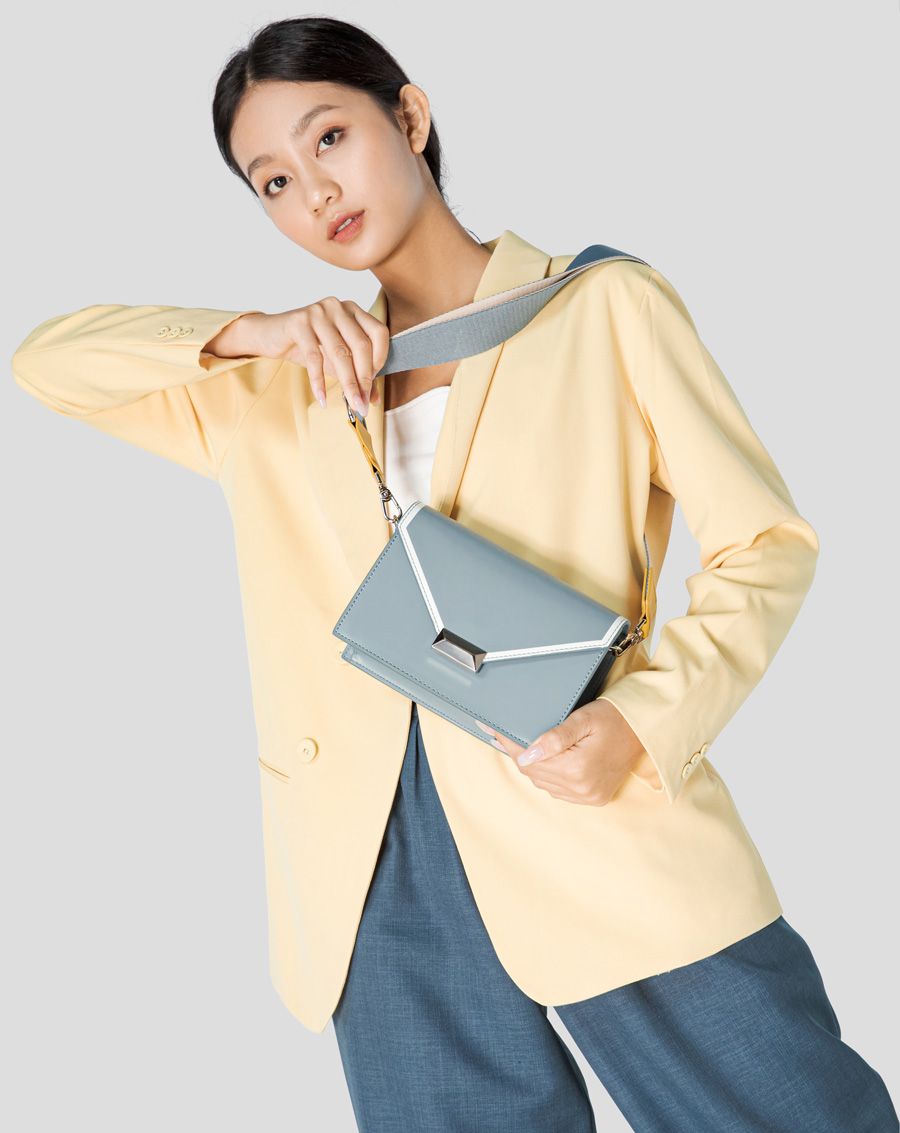 Túi xách nhỏ trang trí viền