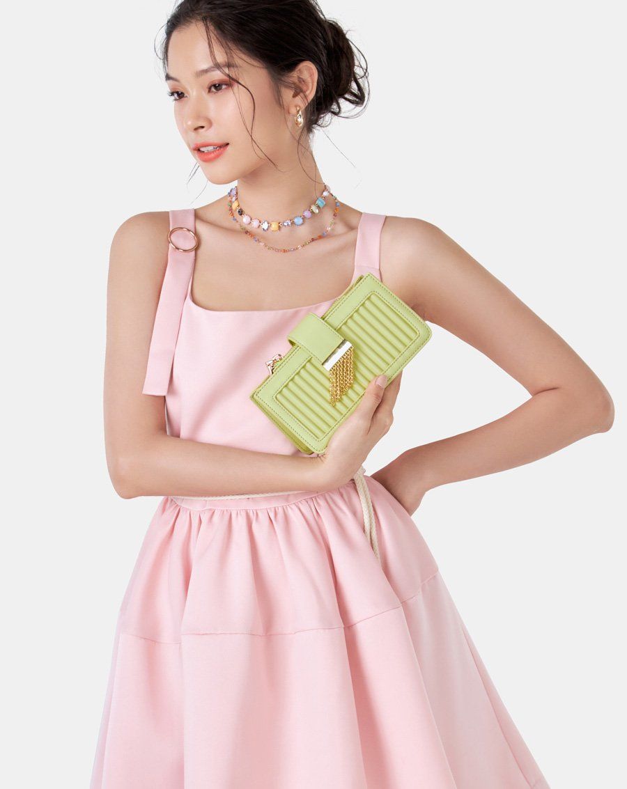 Túi xách nhỏ buckle flap trang trí khóa tua rua