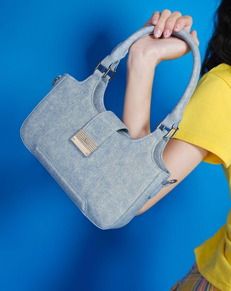 Túi Xách Nhỏ Phối Khoá Trang Trí