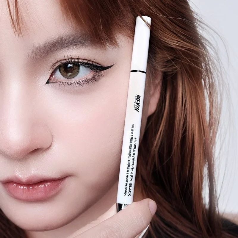 Bút Kẻ Mắt Nước Chống Trôi Merzy The First Pen Eyeliner 0.5g