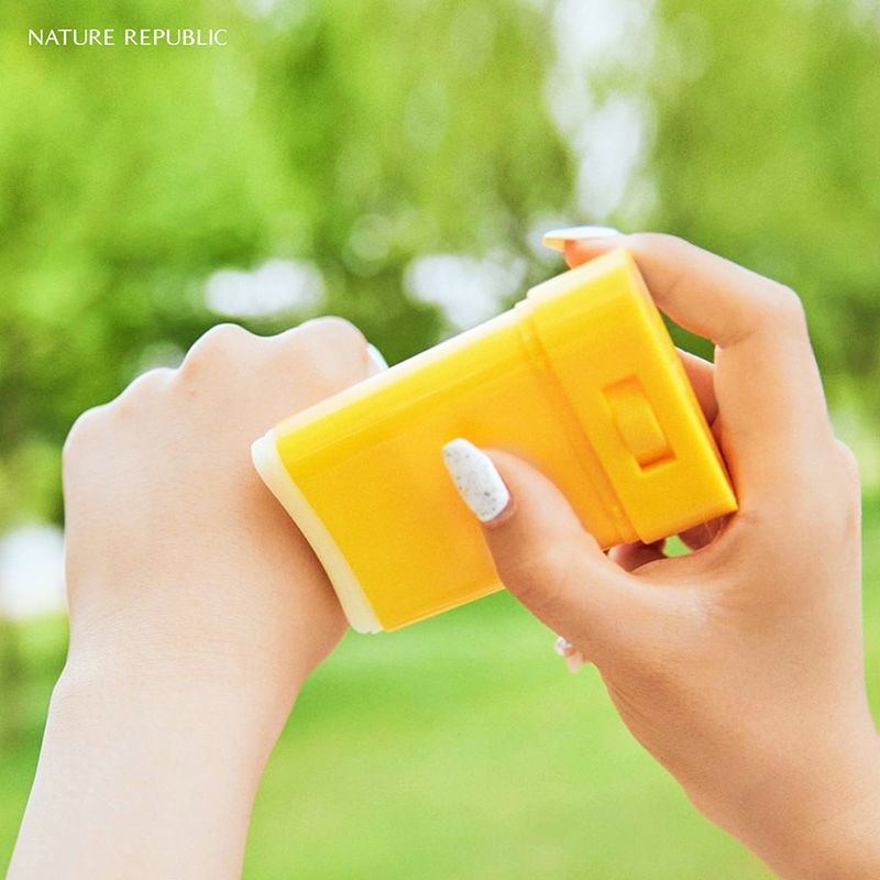 Kem Chống Nắng Dạng Sáp Dưỡng Ẩm Kiểm Soát Dầu Nature Republic California Aloe Fresh Powdery Sun Stick SPF50+ PA++++ 24g