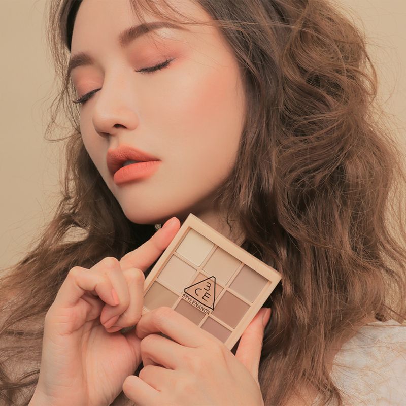 Bảng Phấn Mắt 9 Ô Màu Lì Siêu Xinh 3CE Multi Eye Palette - Dear Nude 8.5g (hàng sắp về)