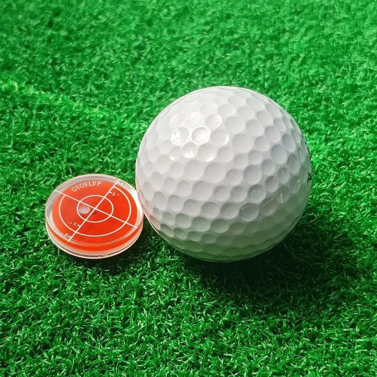 Ball marker có thước nước đọc slope vùng green