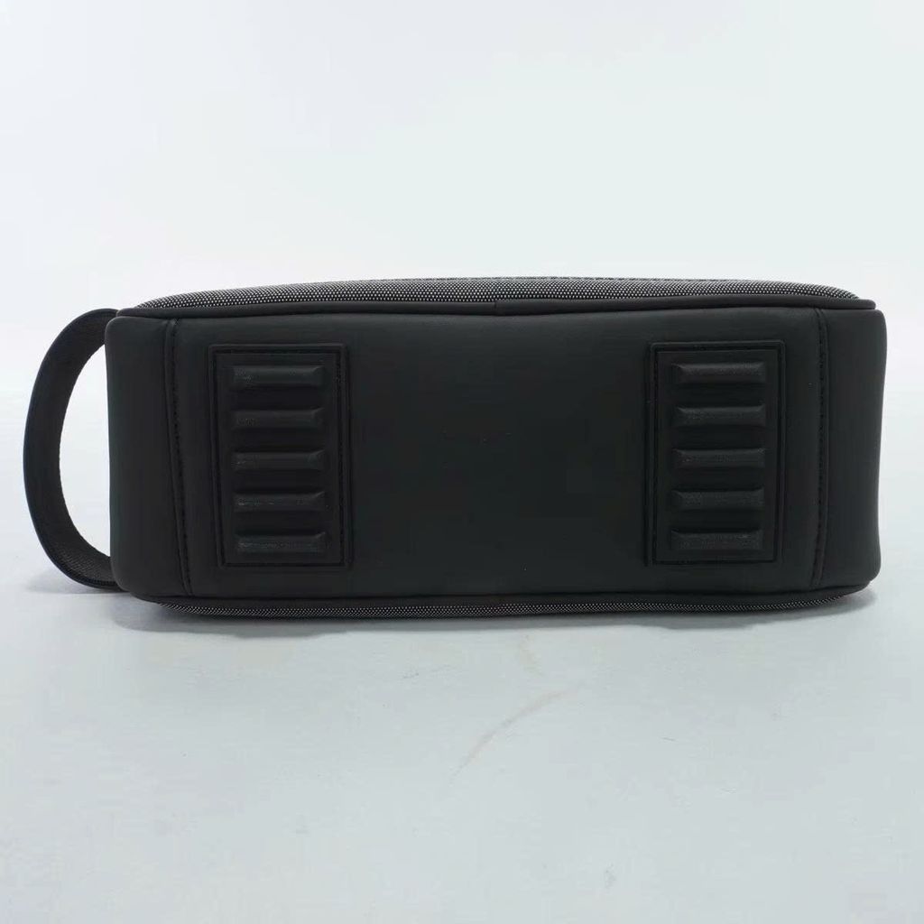 Túi golf cầm tay PURSUIT POUCH BLACK/WHITE TA25PSP-01 | Titleist