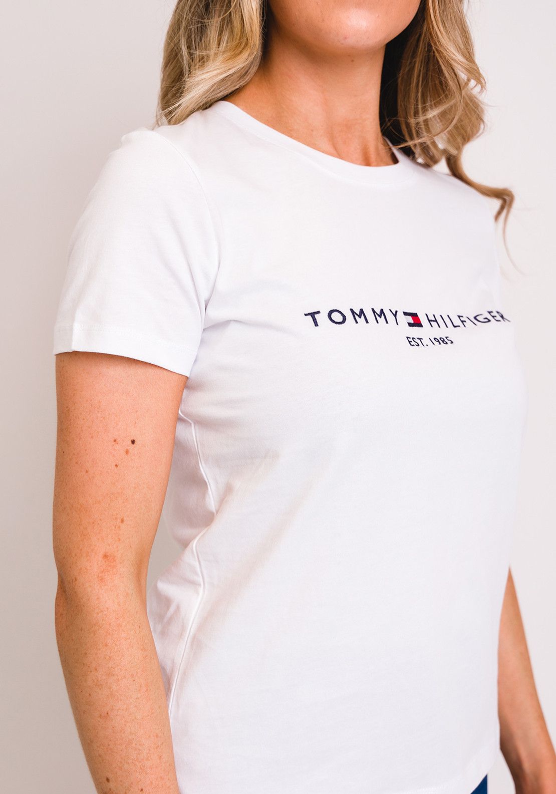 Tommy Hilfiger - Áo thun tay ngắn nữ Ess Hilfiger Top WQ21-5S22