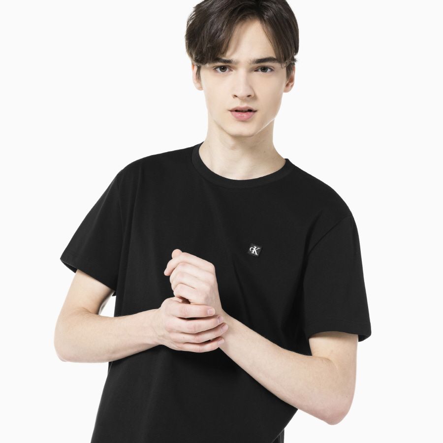 Calvin Klein - Áo thun nam Reg Ck Badge Logo Tee J312-8P21