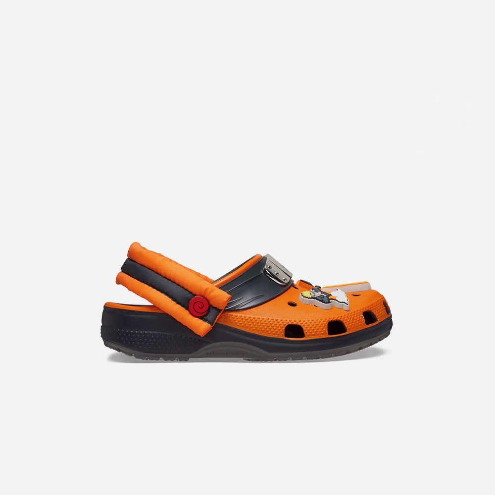 Crocs - Xăng đan trẻ em Classic Naruto Graphite Lifestyle