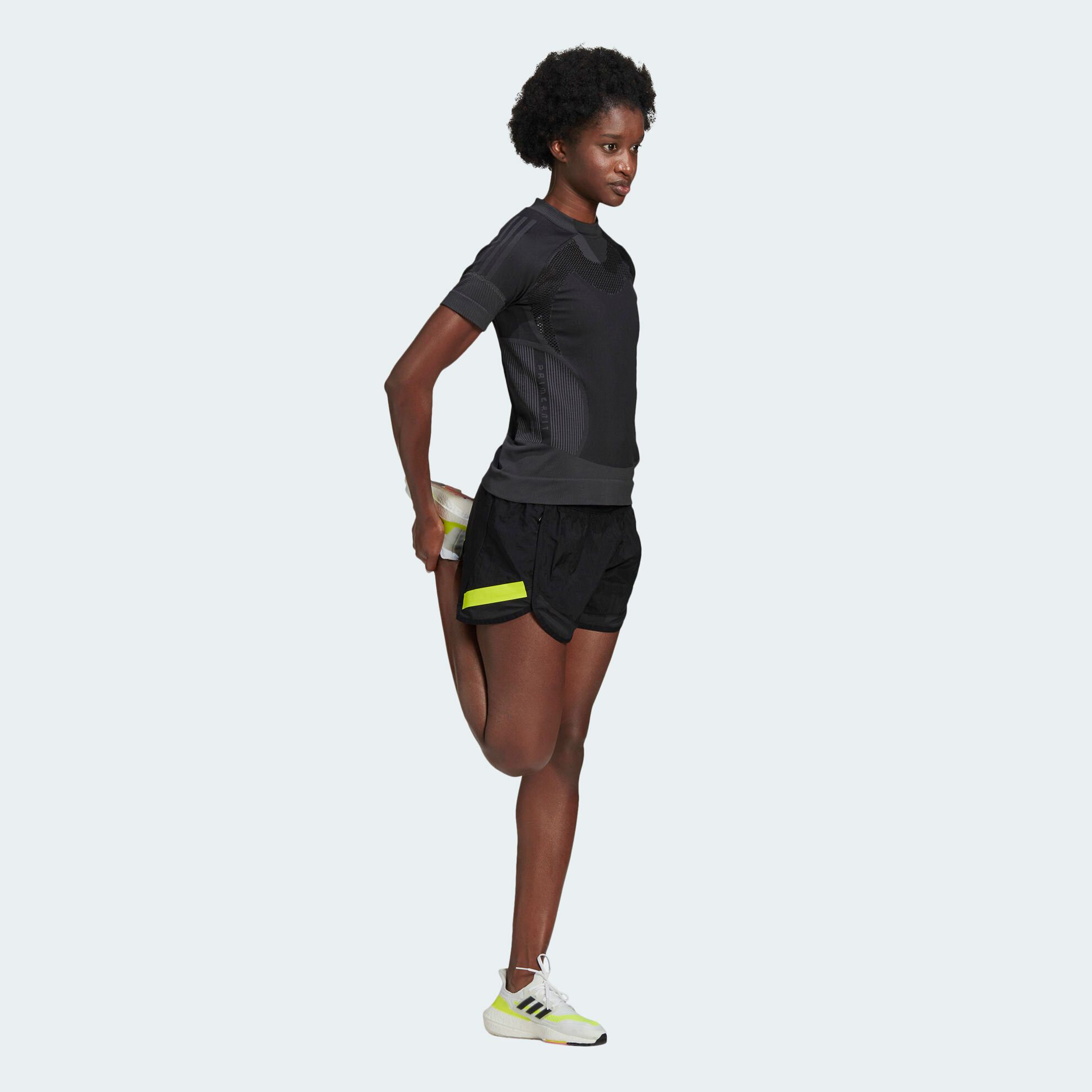 adidas - Quần ngắn Nữ Ultra Run Short SS21-GM33