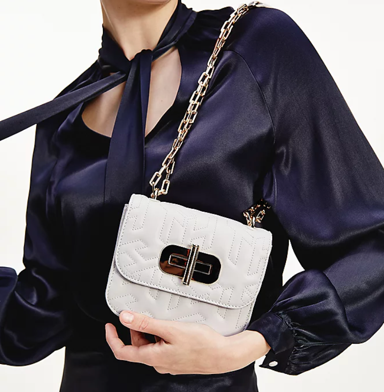 Tommy Hilfiger - Túi đeo chéo nữ Turnlock Mini Crossover Monogram AW21-9935