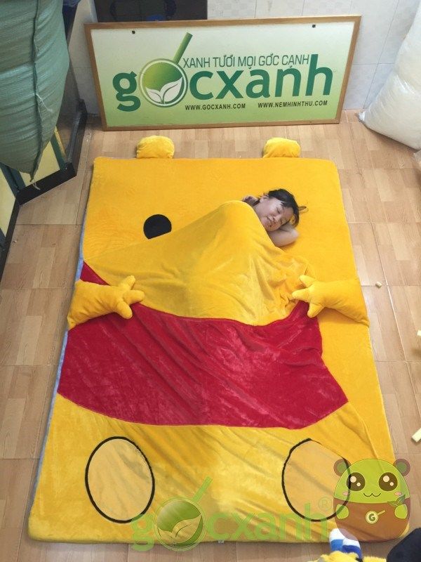 Nệm mỏng gấu pooh cao su nhân tạo êm 1,4 x 2 m