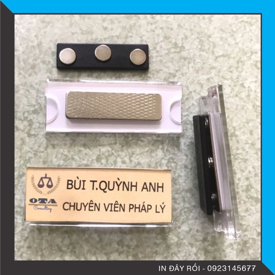  BẢNG TÊN MICA NHÂN VIÊN 