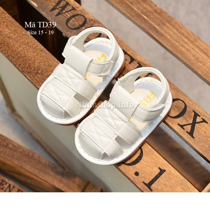 Dép sandal tập đi bé trai bé gái 0 - 18 tháng màu trắng đế mềm có kèn chíp chíp TD39