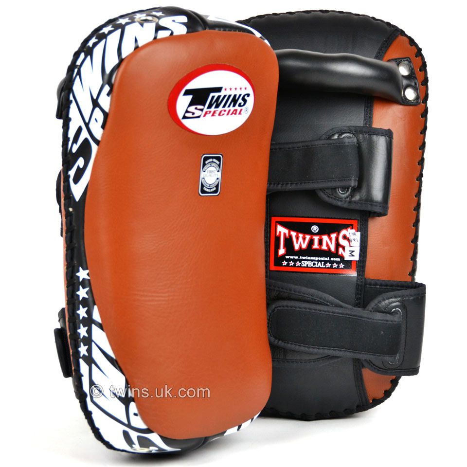 ĐÍCH ĐÁ TWINS KPL-10 CURVED LEATHER THAI KICK PADS - BLACK/BROWN