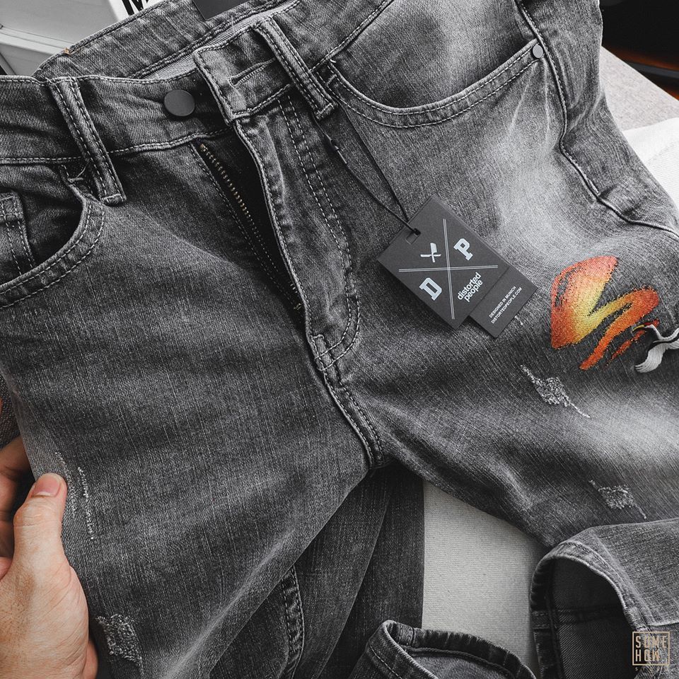 Jeans D.P Grey Wash Embr.