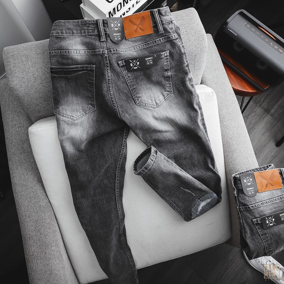 Jeans D.P Grey Wash Embr.